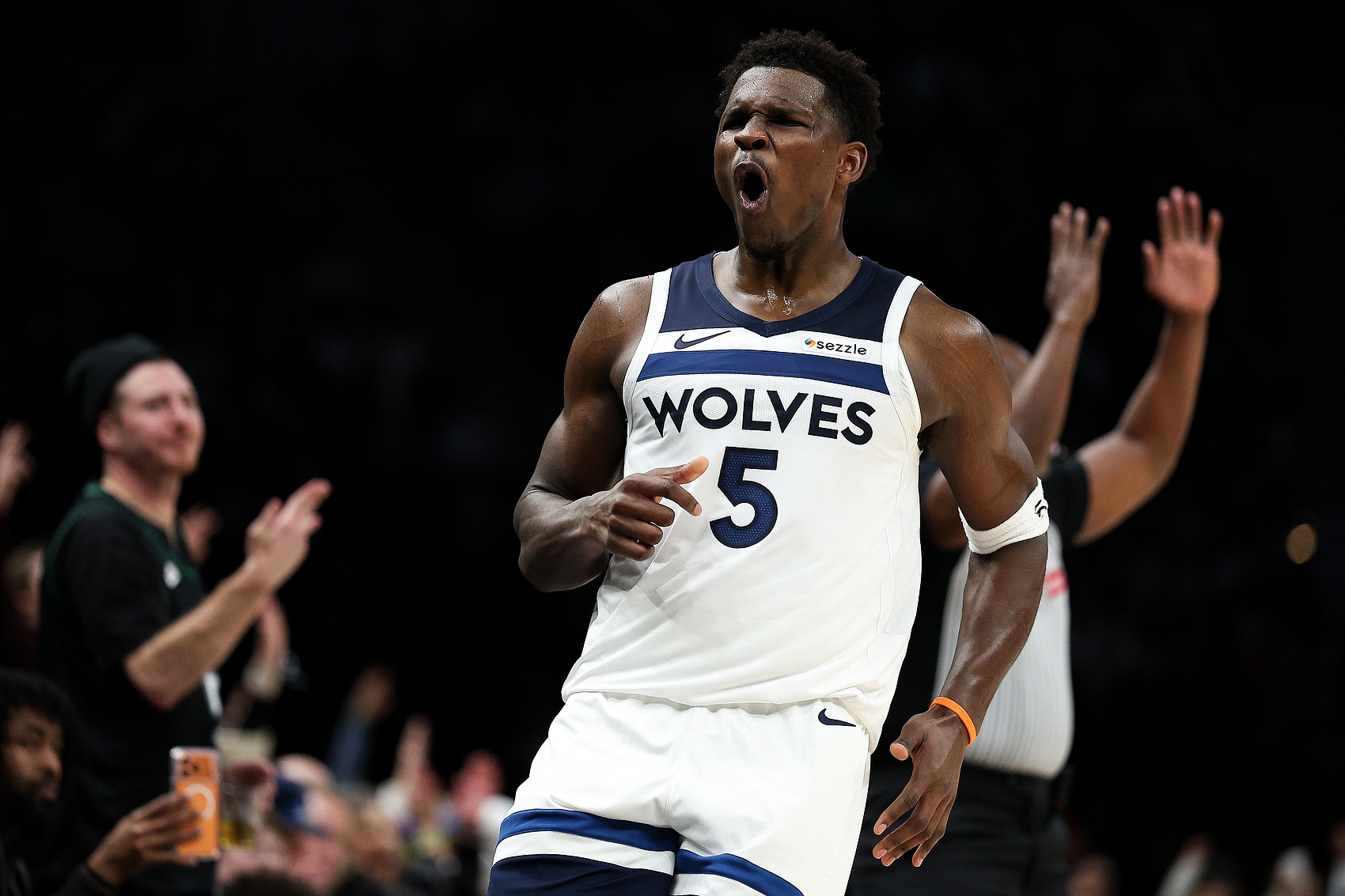 亿万28-阿里纳斯：华子配得上更多MVP讨论 他攻防出色&amp;进步体现在战绩上