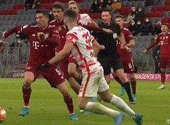 亿万28官方网站-【德甲】莱万+穆勒破门 拜仁两度被追平3比2莱比锡